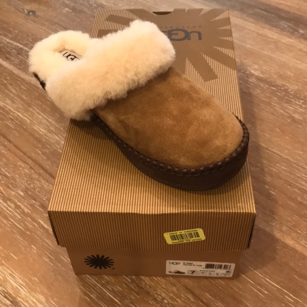 New in box Ugg slipper